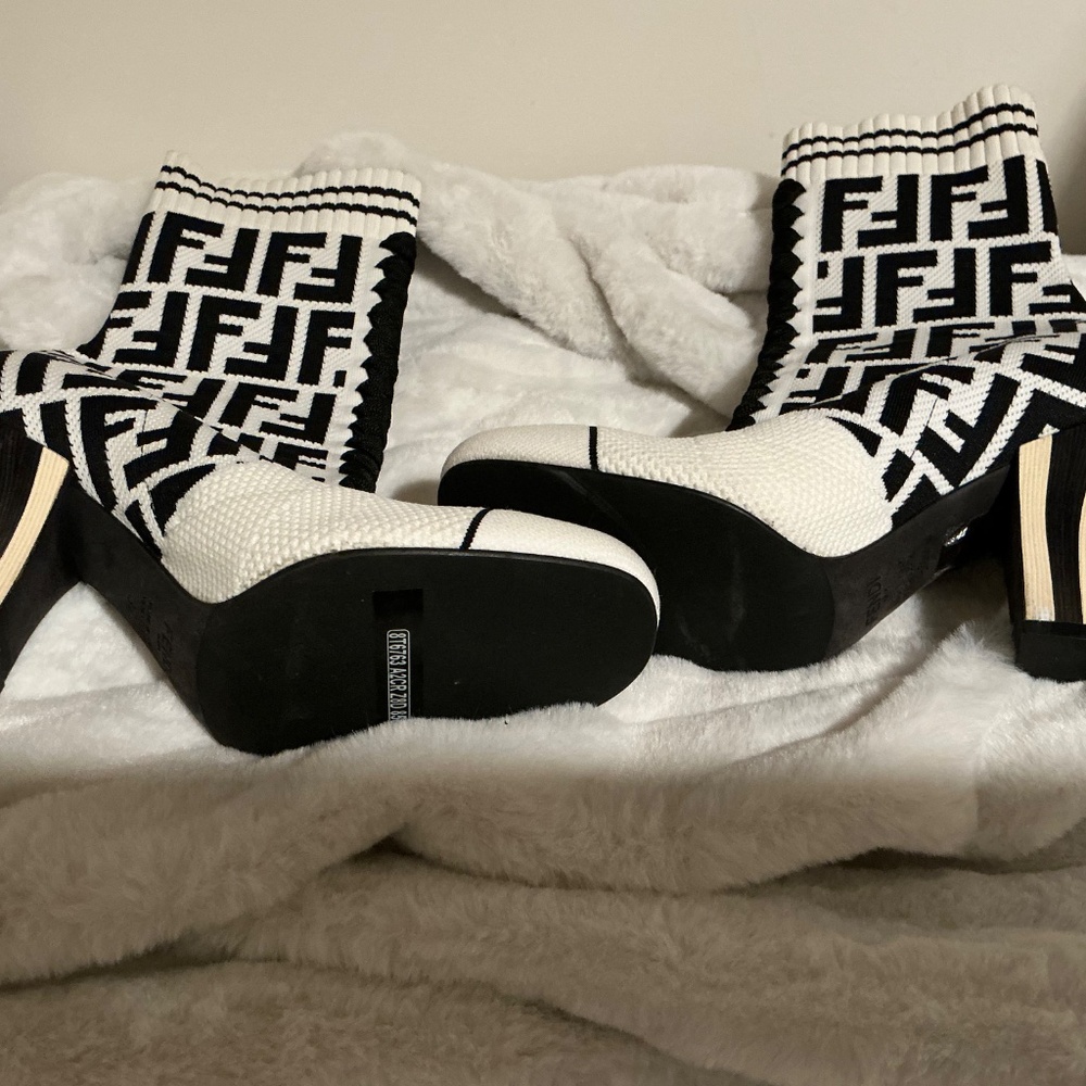 Fendi Black/White Sweater Ankle Boots Size 37 - Picture 16 of 16